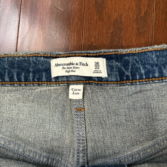 Abercrombie High Rise Mom Shorts blue wash cuff size 22 NWT 36 - Picture 5 of 7